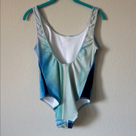 Leo M - New - Picture 2 of 2